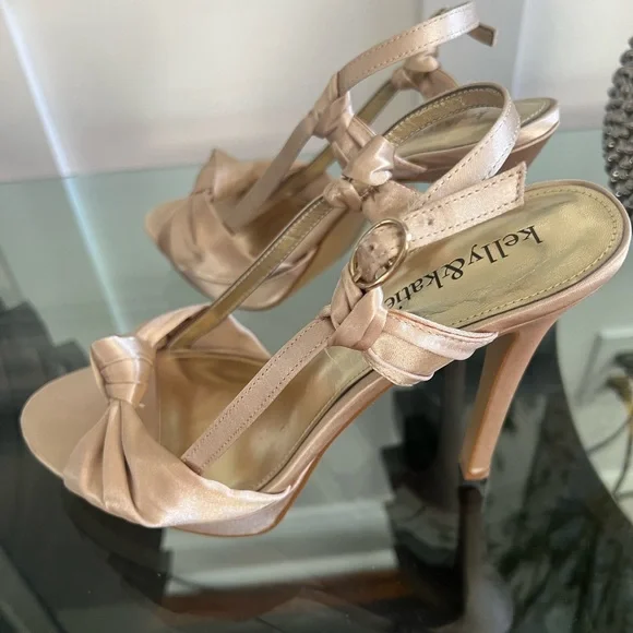 Champagne Kelly & Katie size 8 women’s satin sandal - Picture 3 of 7